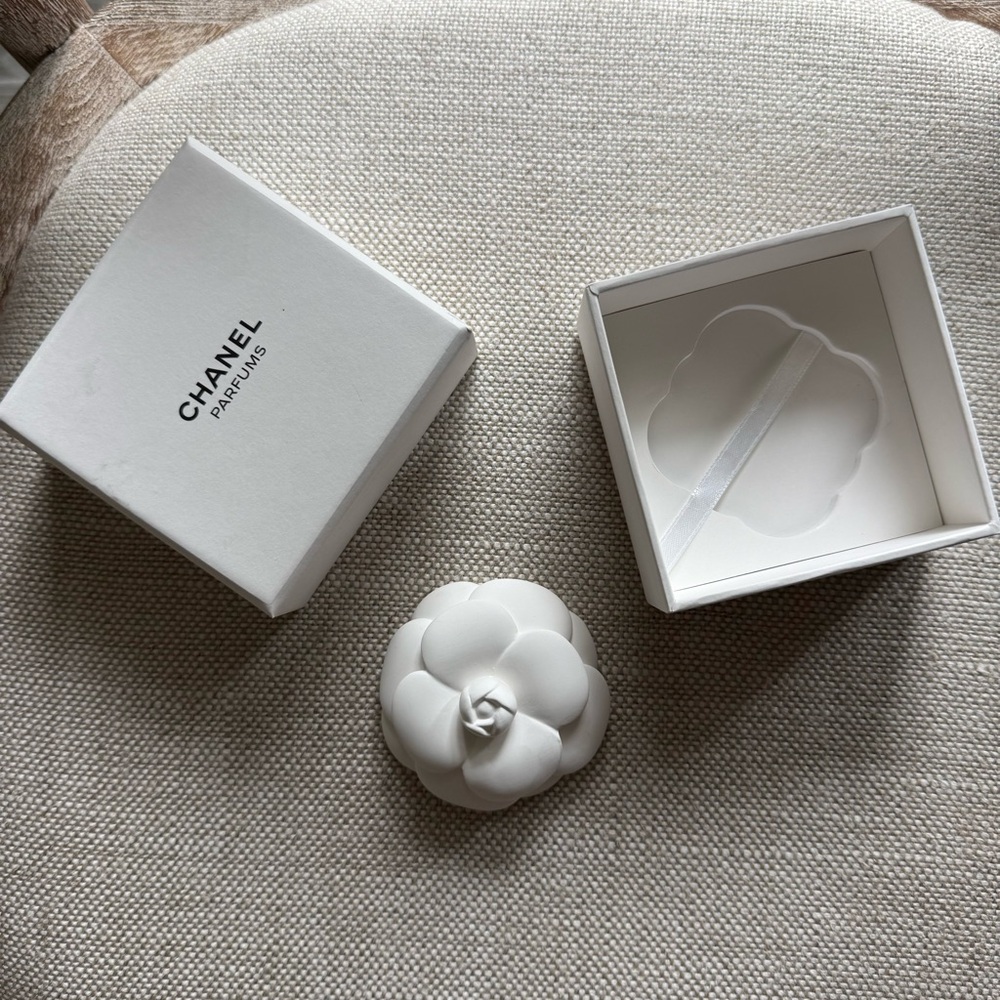 Chanel Camillia Ceramic Diffuser - image 2